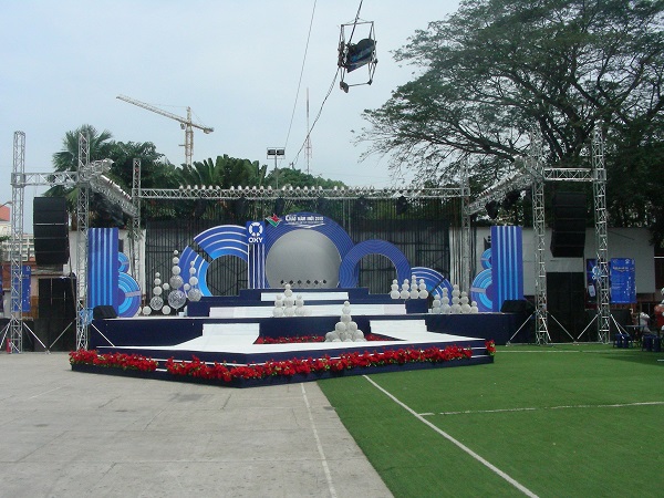 Sân khấu chính là nơi trung tâm diễn ra những hoạt động, chương trình chính của sự kiện